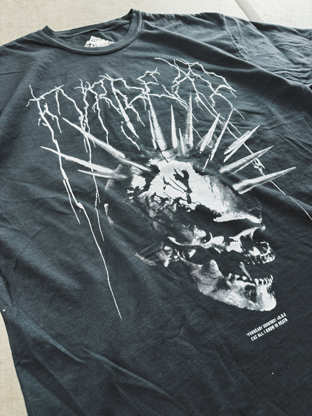 Camiseta de cabeza de metal