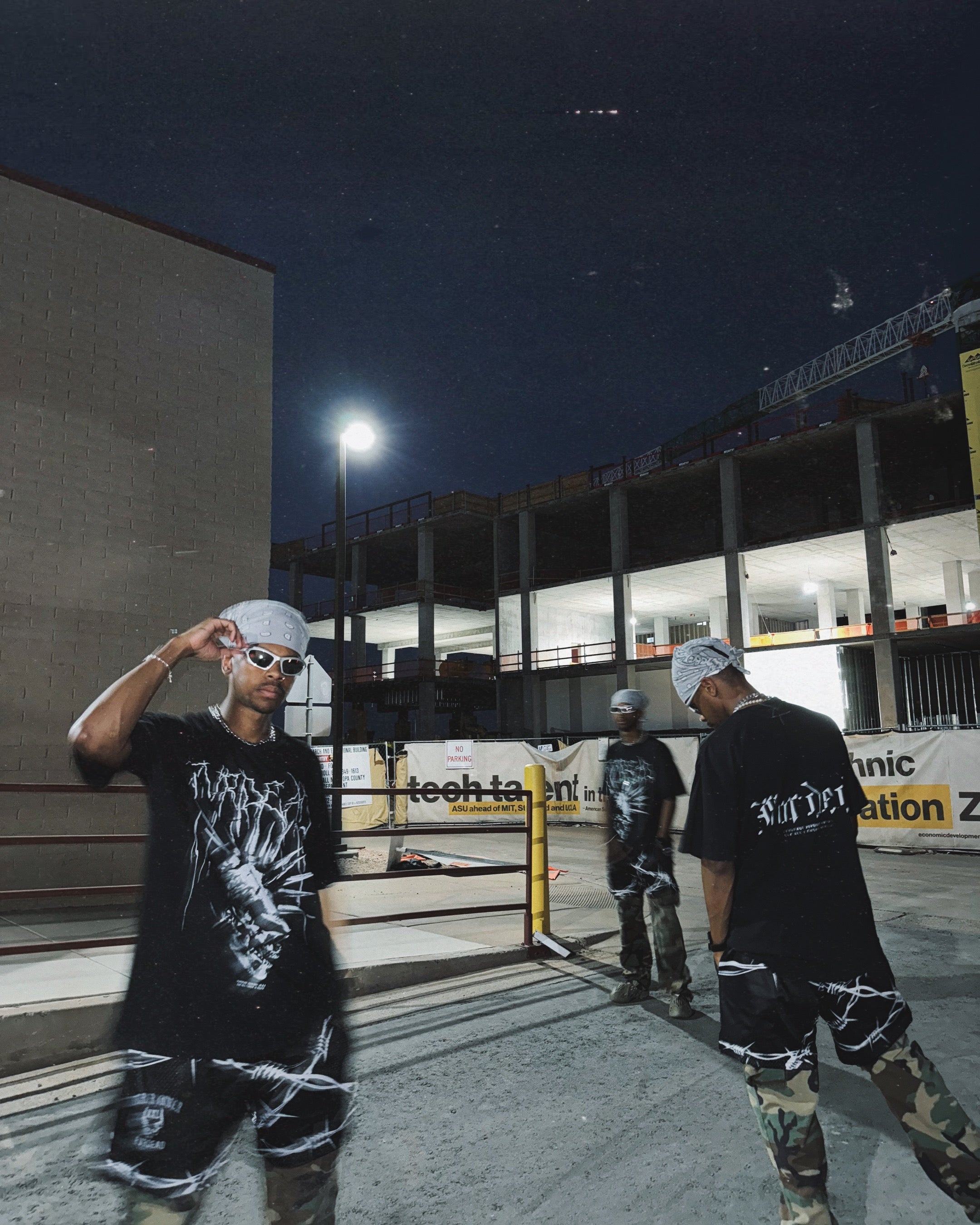 Camiseta de cabeza de metal