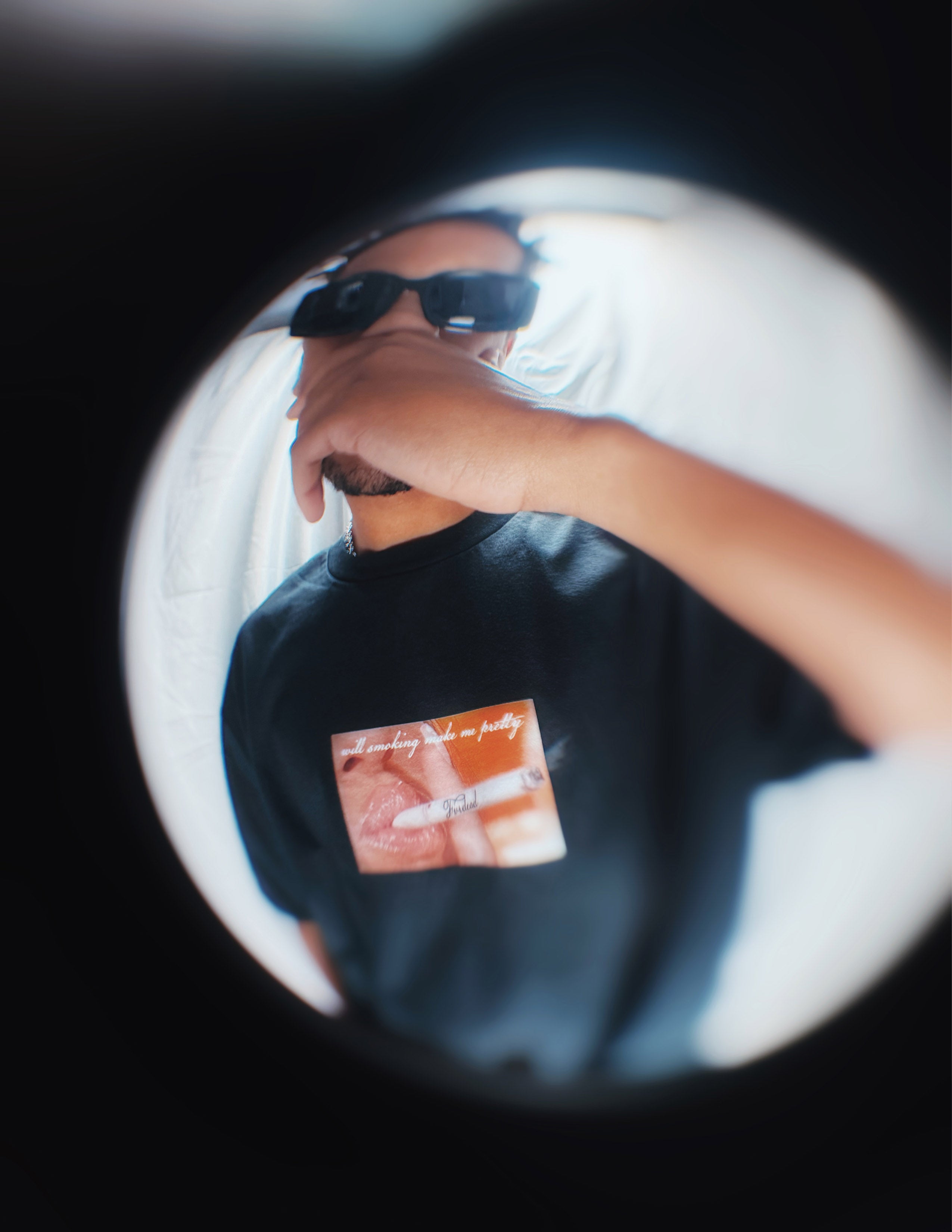 Bonita camiseta negra para fumadores