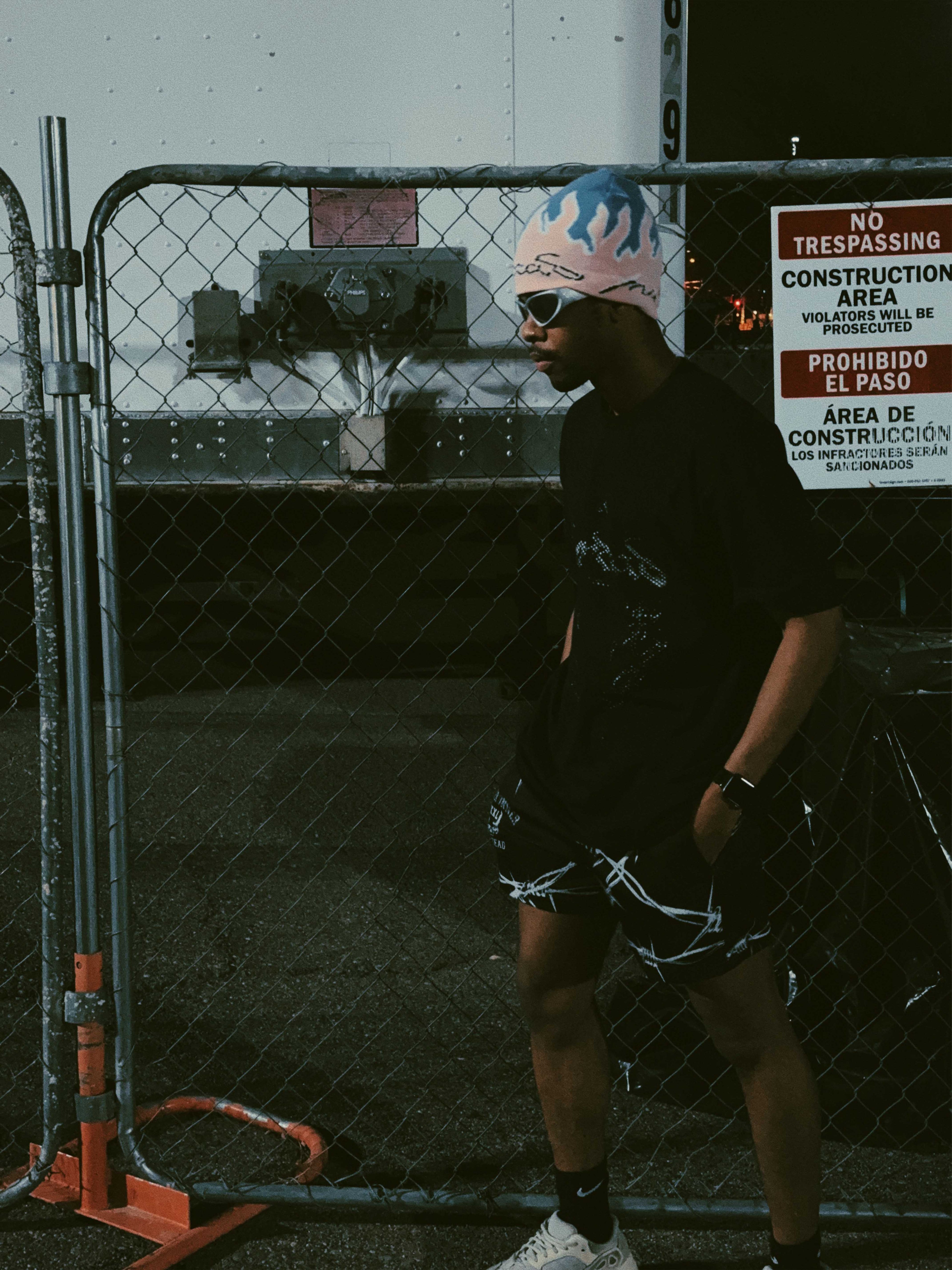 Gorro con llamas de algodón de azúcar