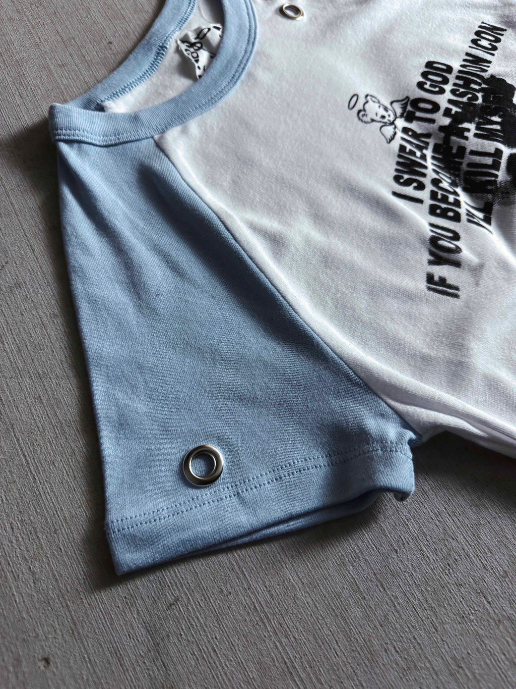 Camiseta de bebé gris/negra con la frase "Fóllame hasta la muerte"