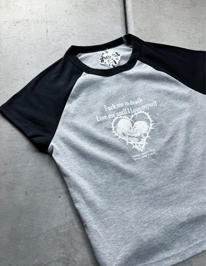 Camiseta de bebé gris/negra con la frase "Fóllame hasta la muerte"