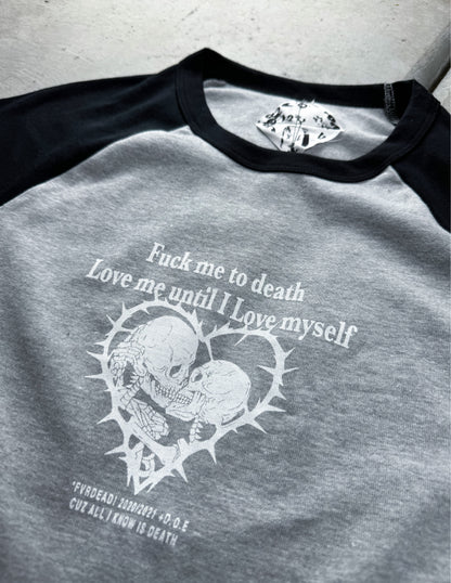 Camiseta de bebé gris/negra con la frase "Fóllame hasta la muerte"