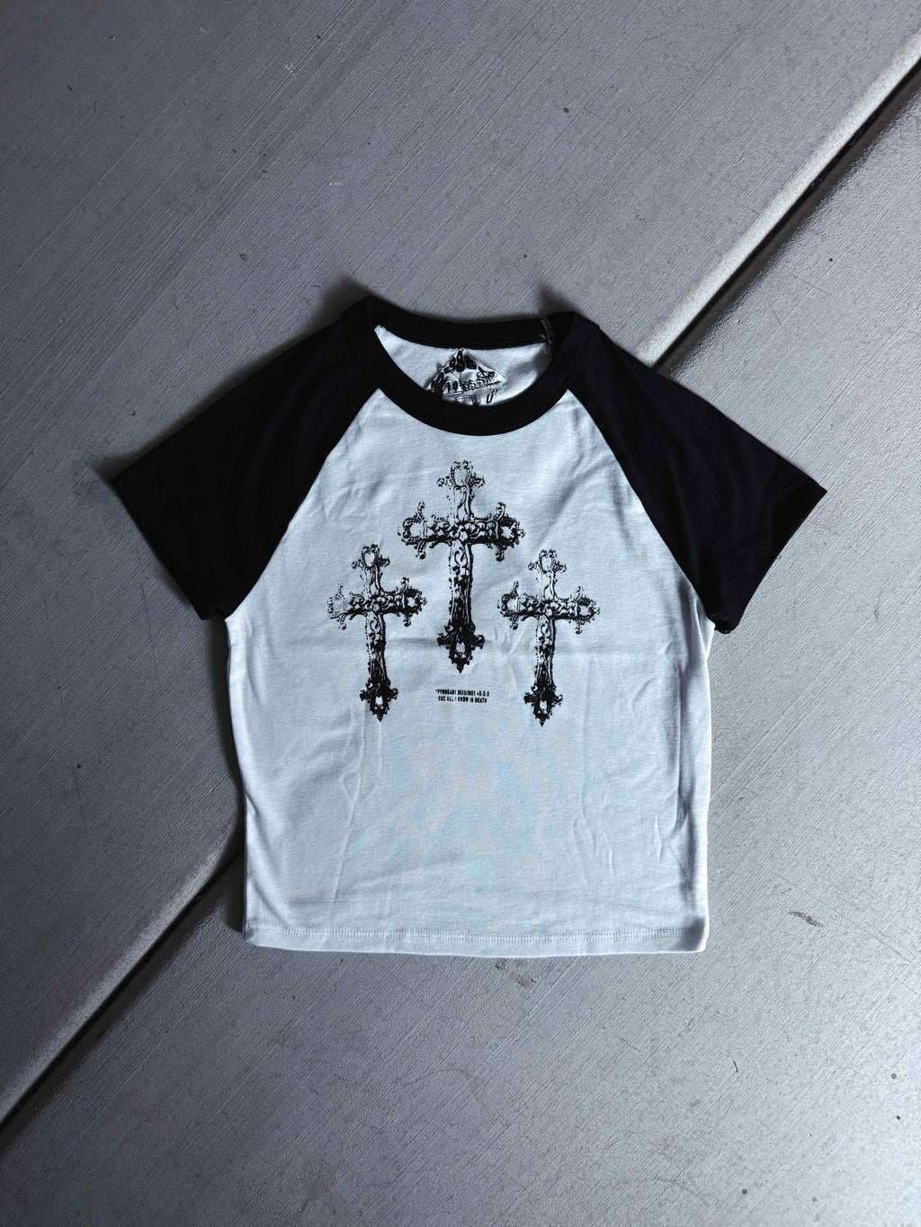 Camiseta de bebé gris/negra con la frase "Fóllame hasta la muerte"