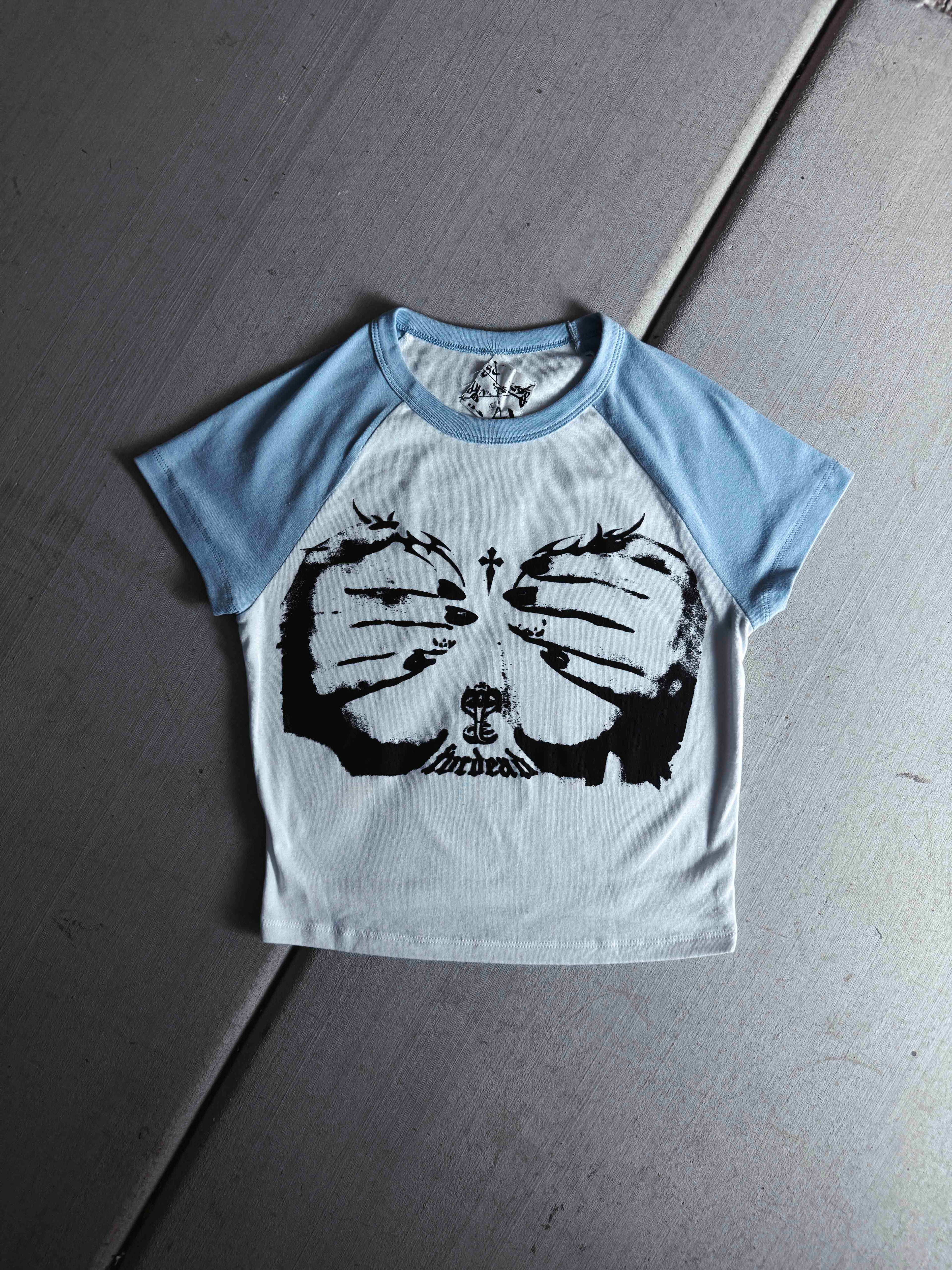 Camiseta de bebé gris/negra con la frase "Fóllame hasta la muerte"